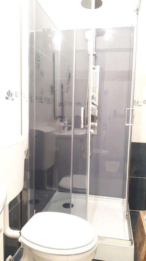 City Center Minimalist Apartment Oradea Zewnętrze zdjęcie